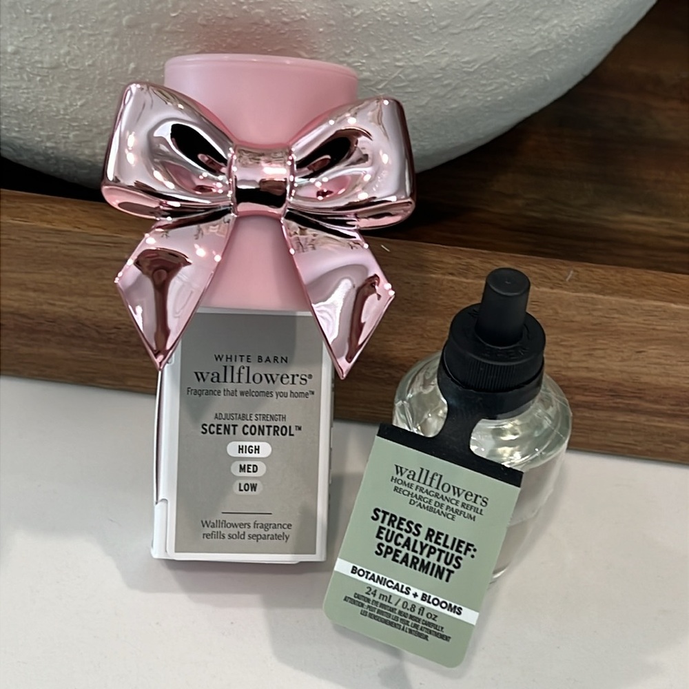 🎀Bath & Body Works Pink Bow Wallflowers Scent Control Plug